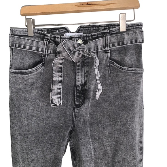 High Rise Acid Wash Belted Jeans - Picture 5 of 9